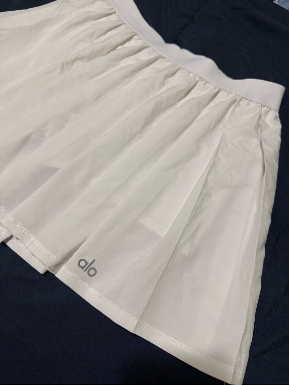 ALO Yoga White Pleated Skater Skirt - Picture 2 of 4